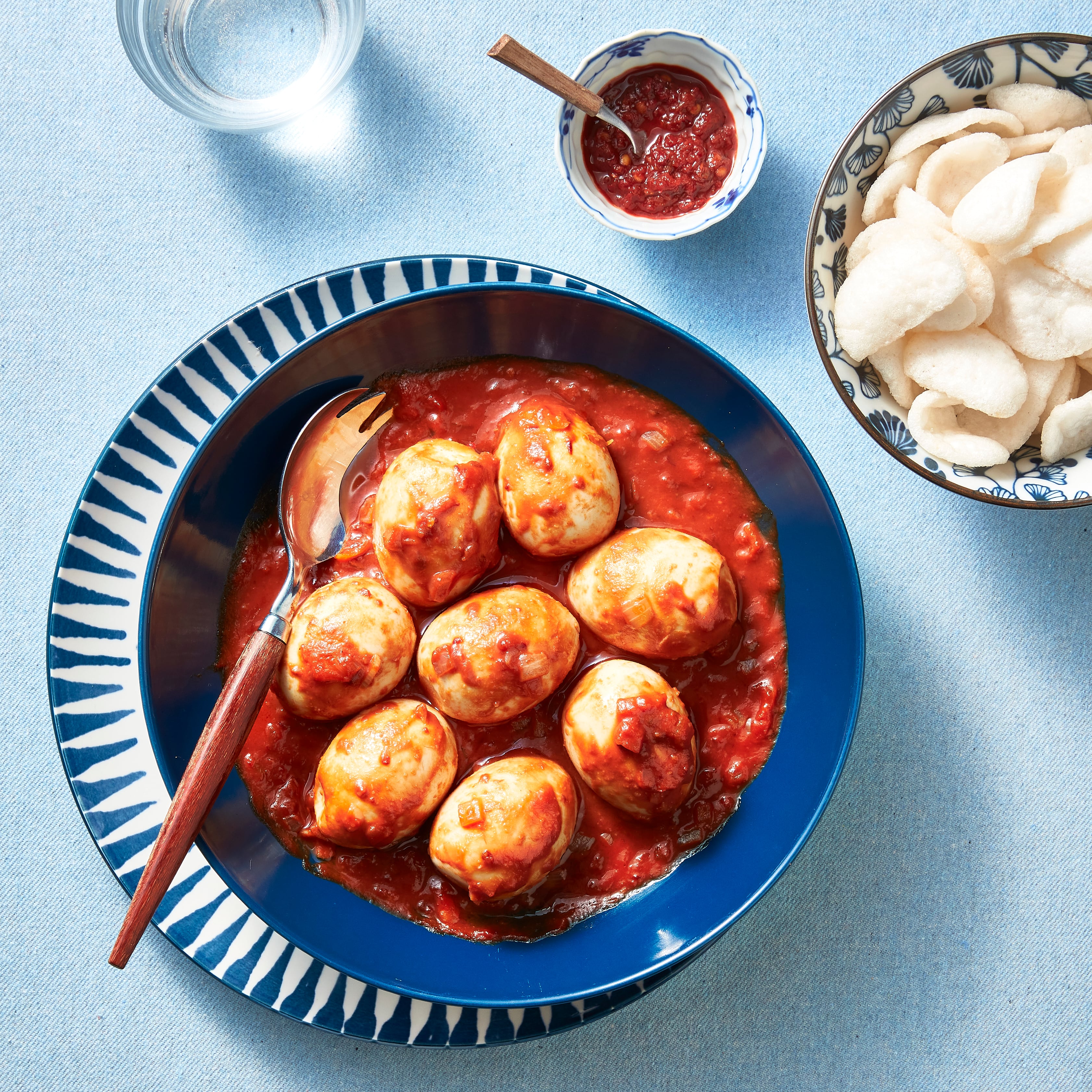Sambal goreng telor (eieren in pittige saus)
