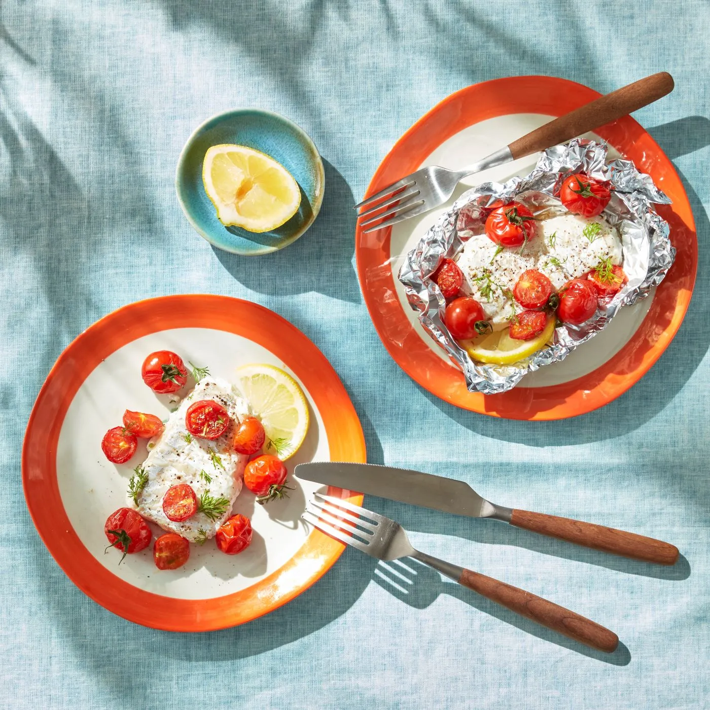 BBQ-vispakketjes met tomaatjes en citroen