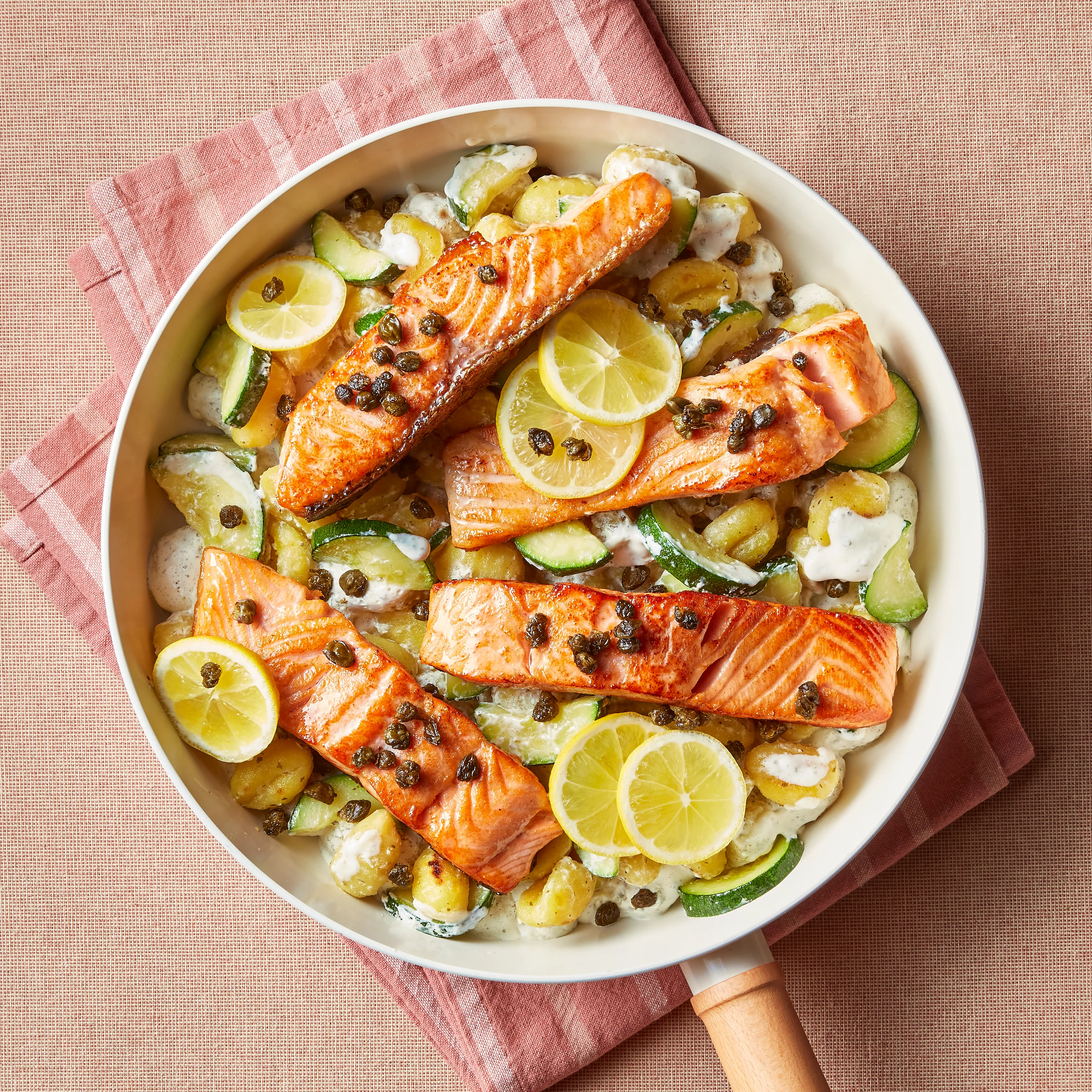 Gebakken zalm met gnocchi en courgette
