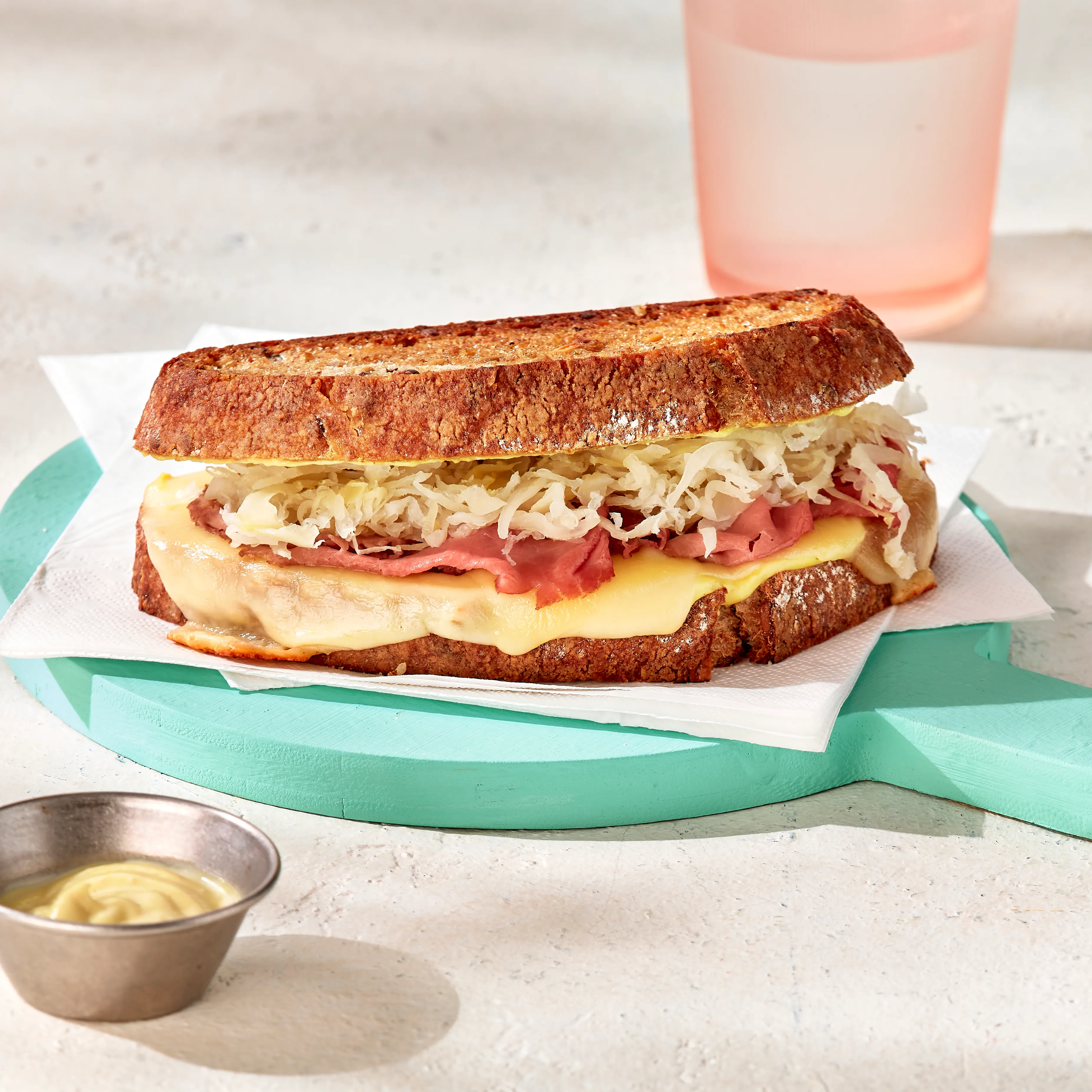 Reuben sandwich met zuurkool
