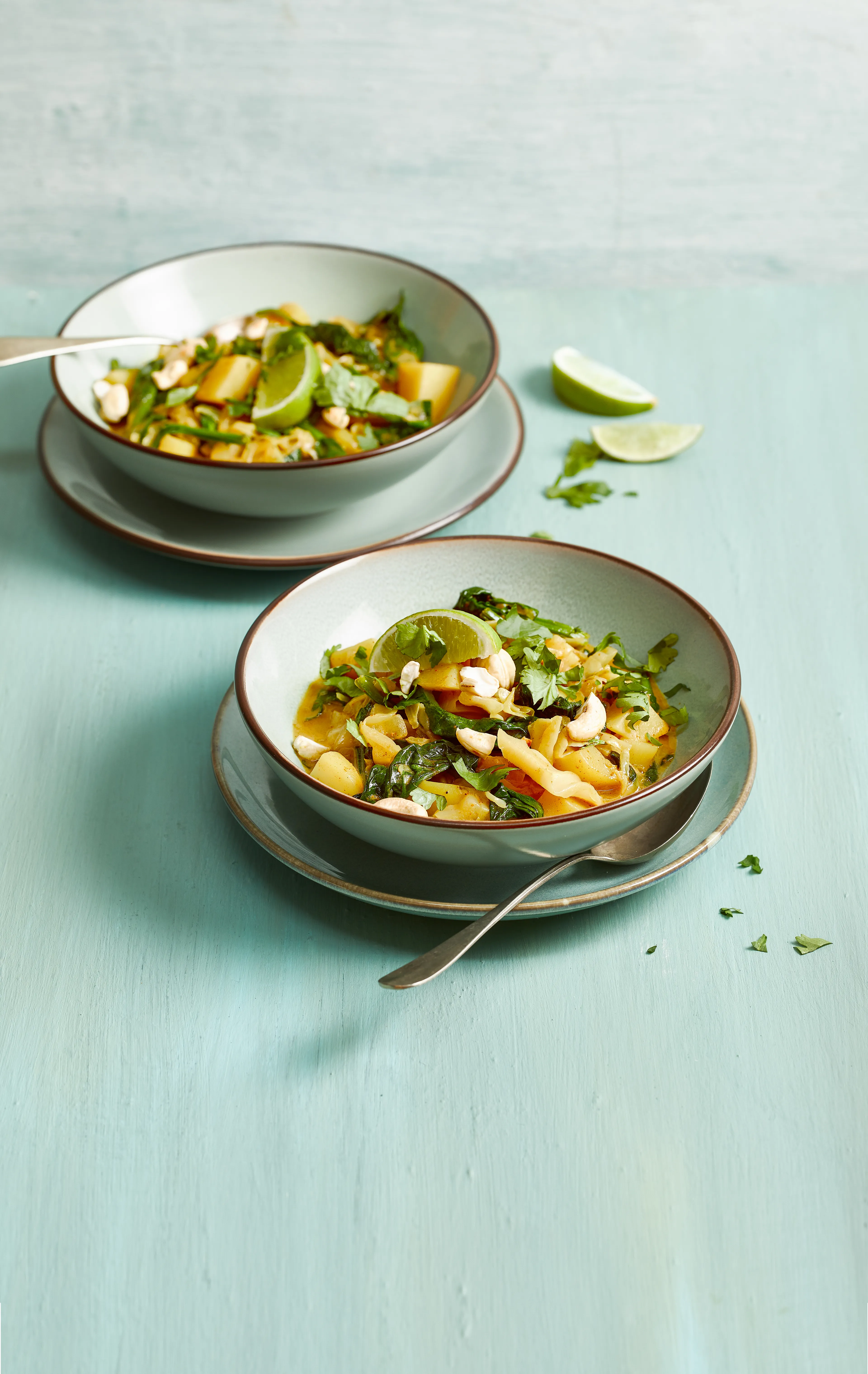 Spitskoolcurry met aardappel, spinazie en kokos