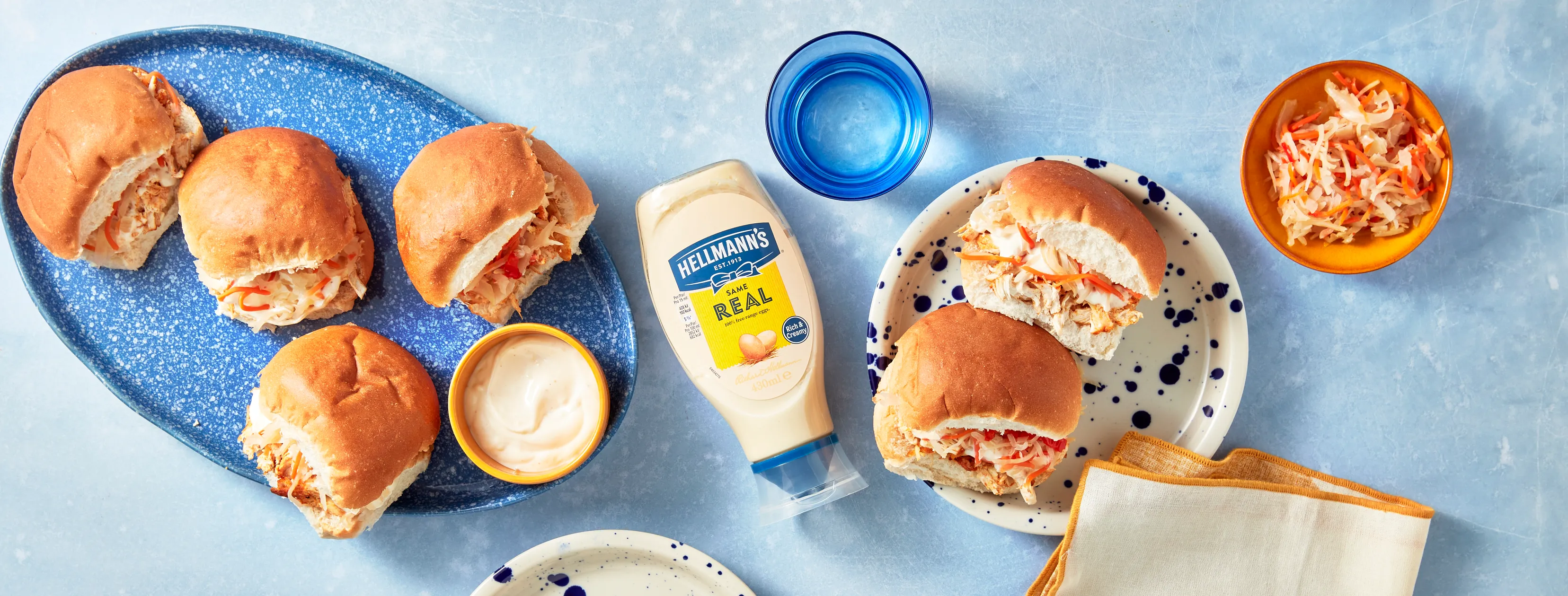 Snelle kipsandwich met romige zoetzure saus