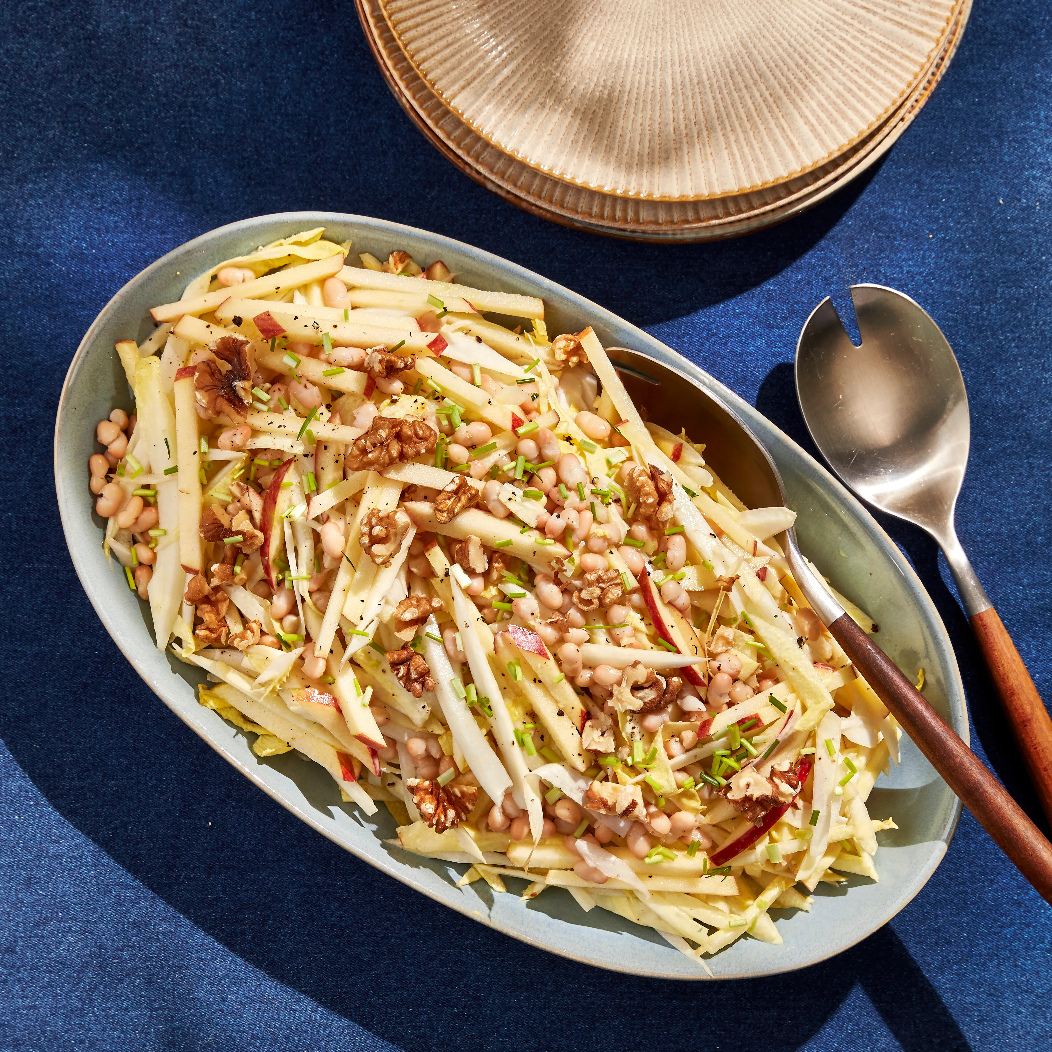 Witlofsalade met appel en walnoten