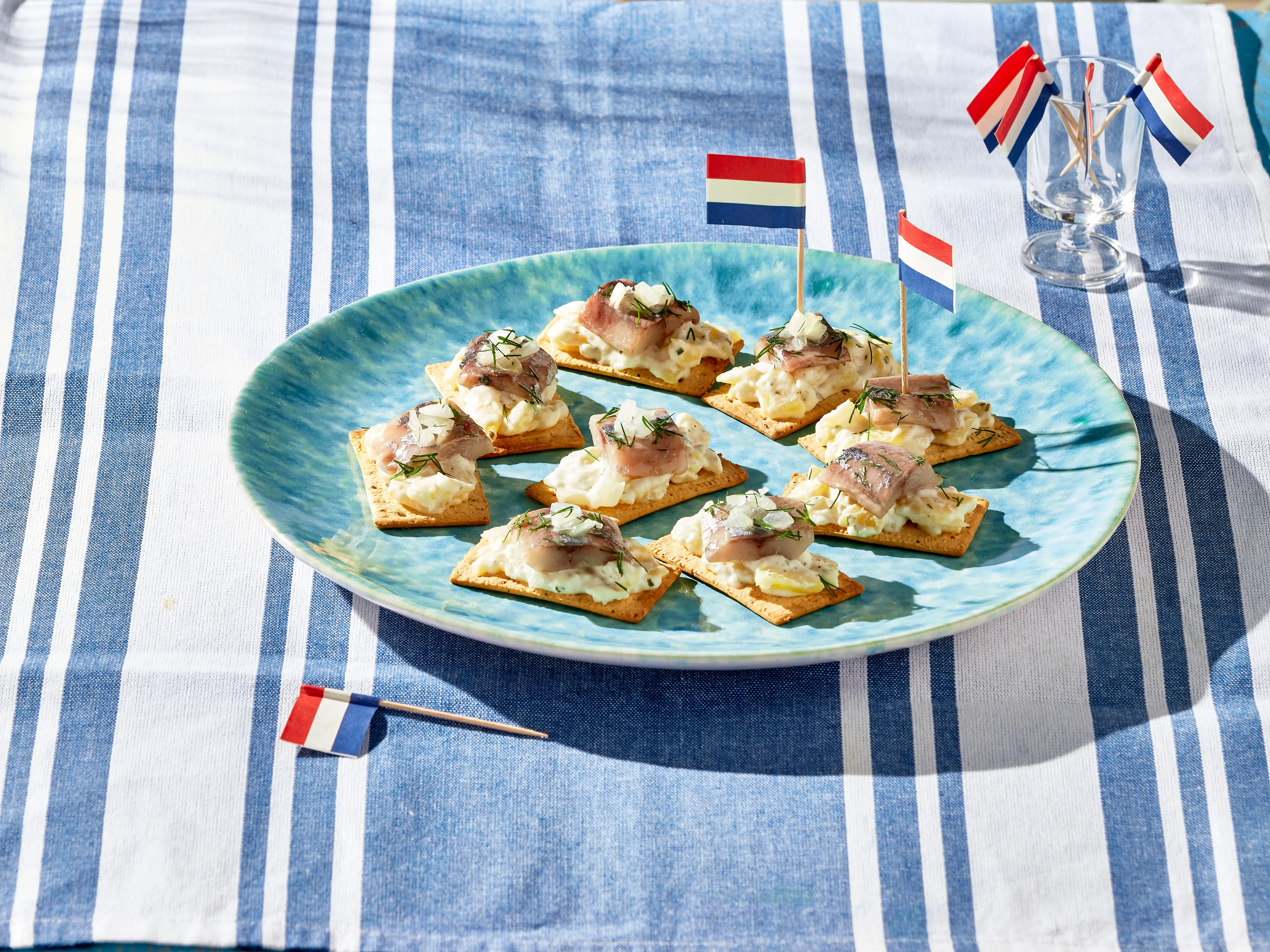 Toastjes met haring en aardappelsalade