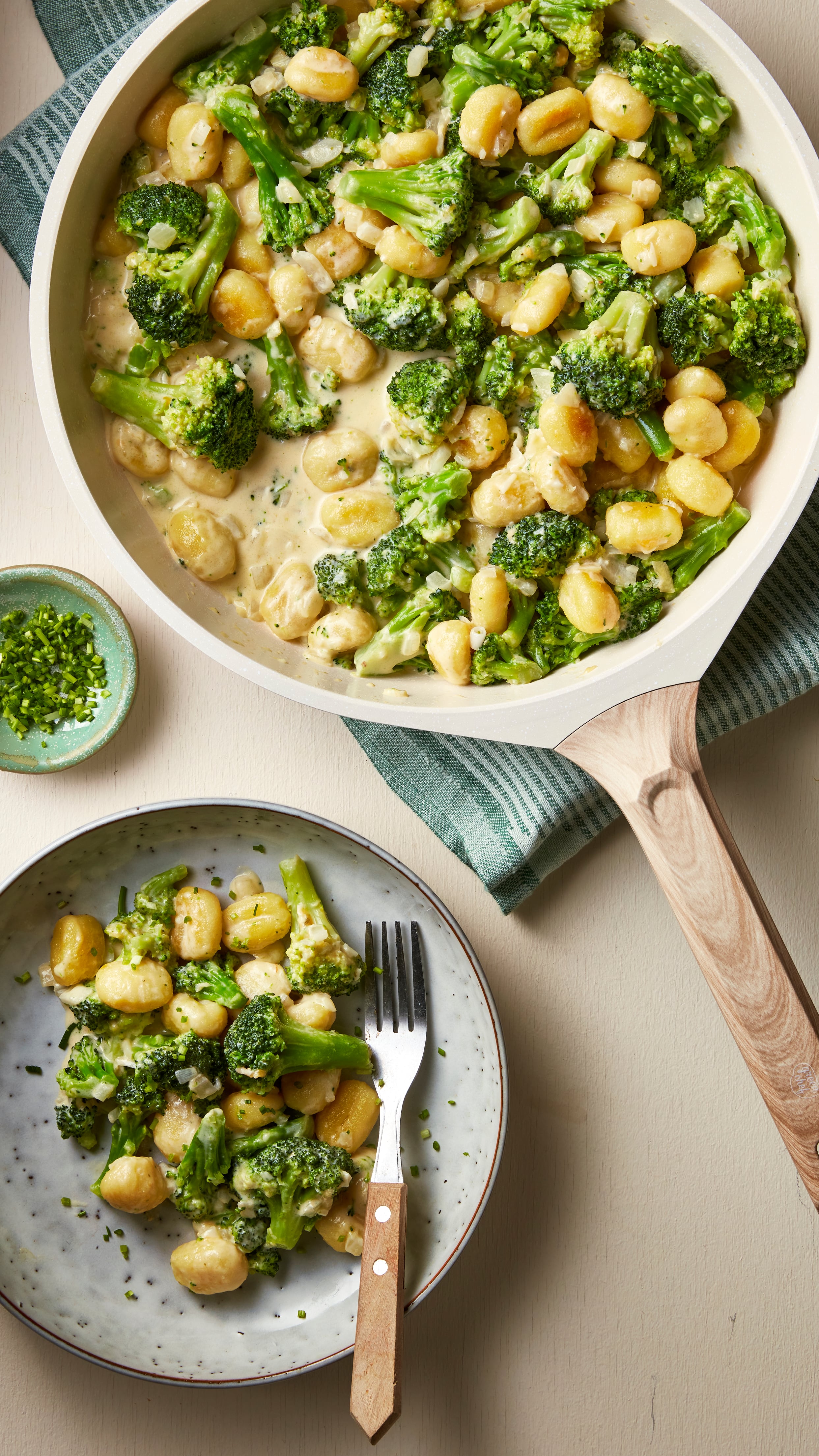 Romige gnocchi met broccoli en cheddar kaassaus
