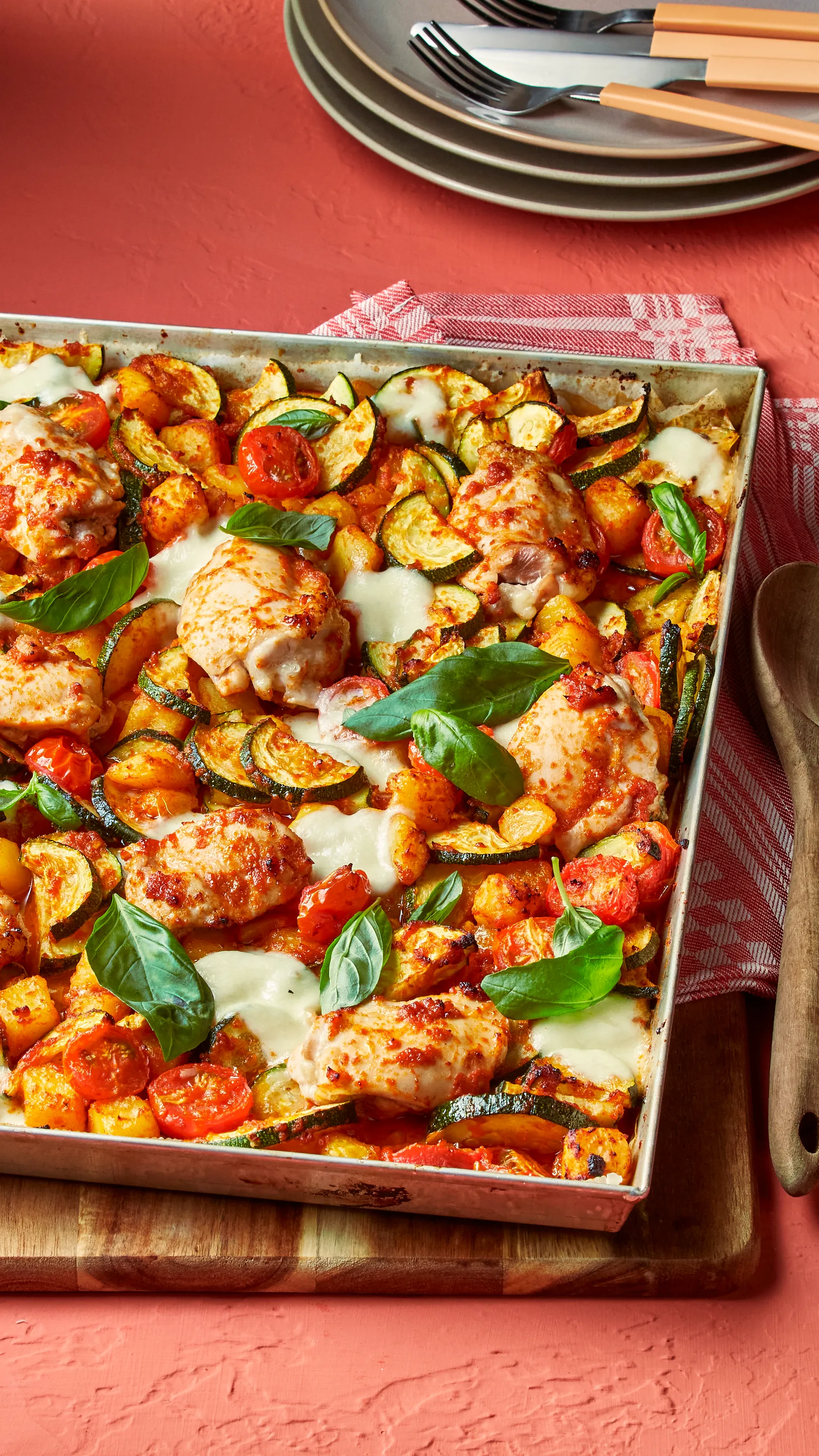 Chicken traybake met rode pesto
