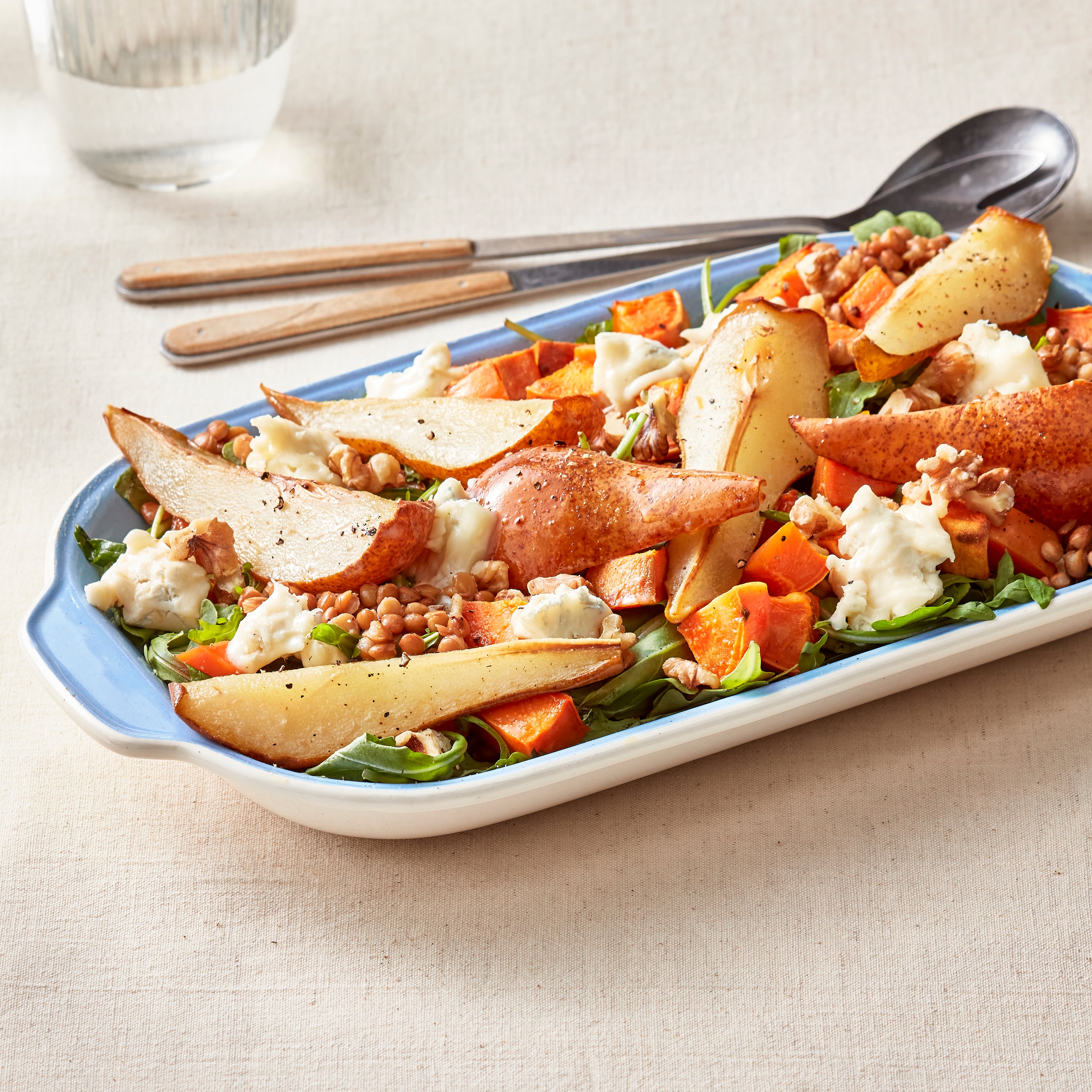 Geroosterde-perensalade met linzen en blauwe kaas