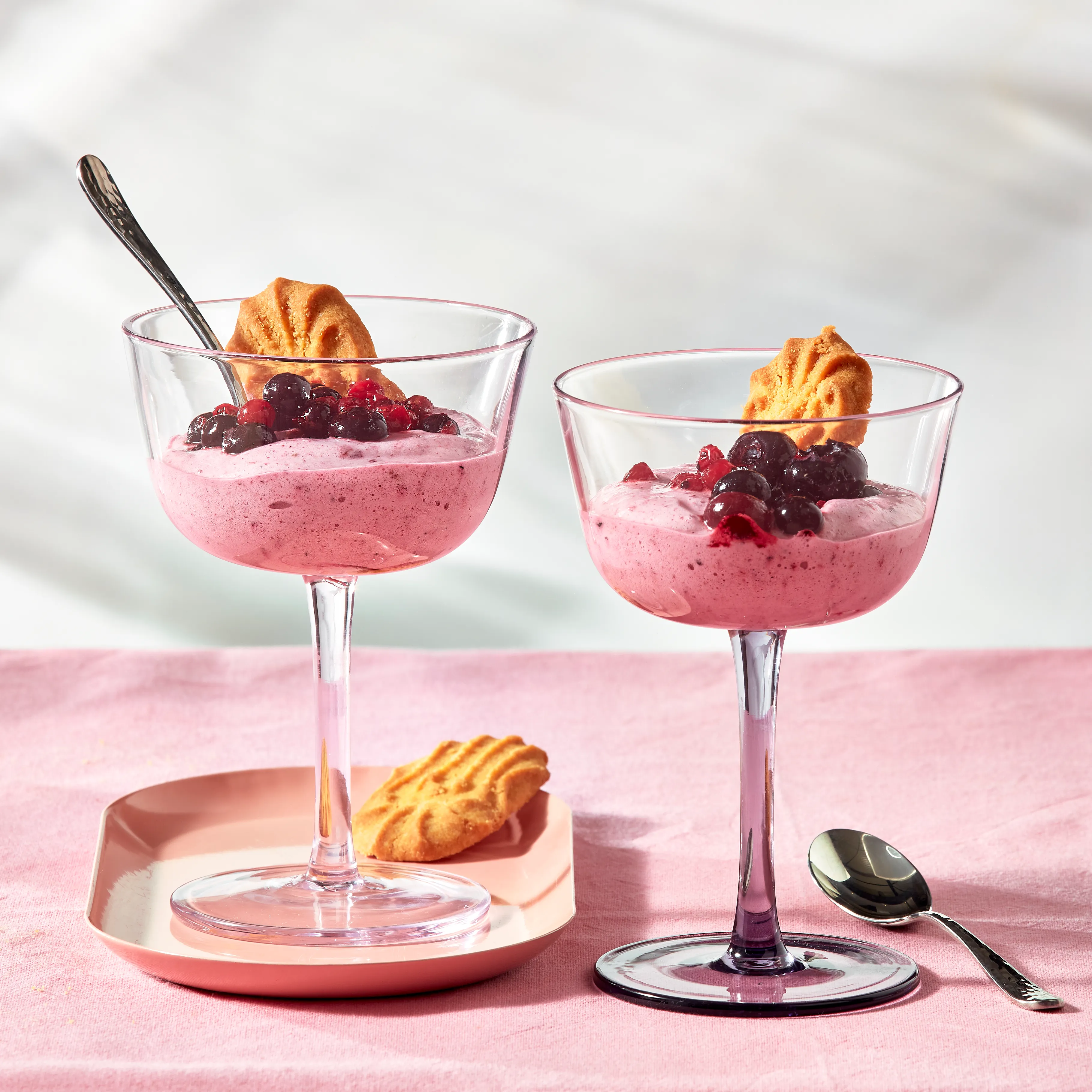 Haagse bluf met diepvriesfruit en koekjes